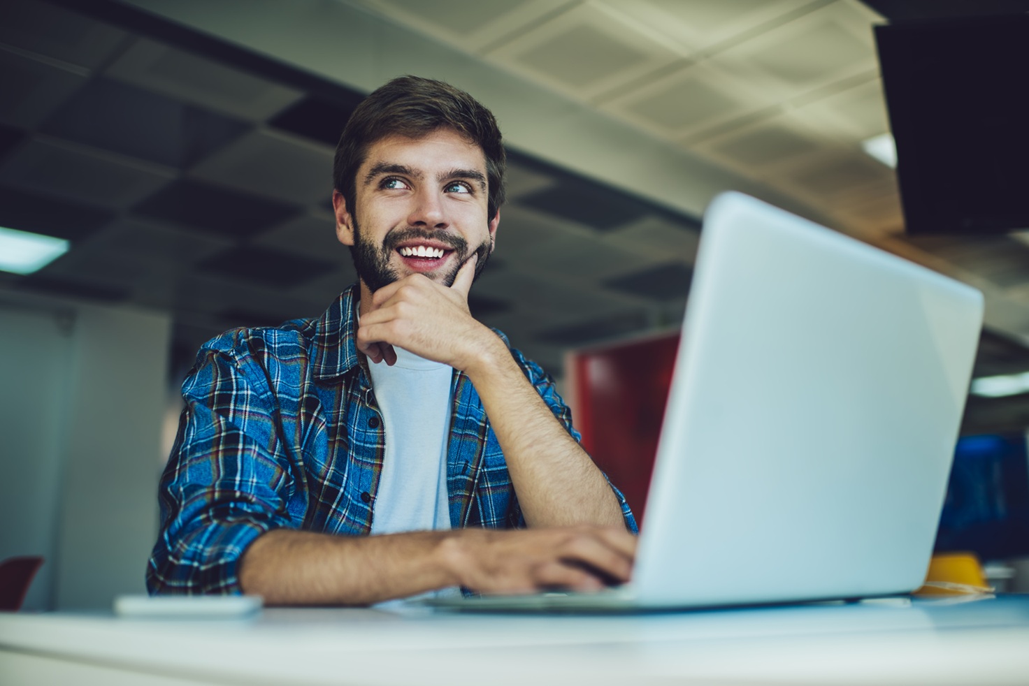 JAK FUNGUJÍ FREE SPINY – VÝHODY, LIMITY A JAK JE PROMĚNIT VE VÝHRU